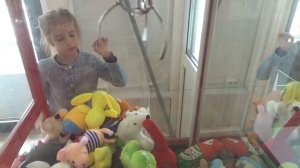 АВТОМАТ ИГРУШЕК Мягкие игрушки в заперти. ПРОБУЕМ СПАСТИ ИГРУШКИ  25 ПОПЫТОК. Сколько будет игрушек