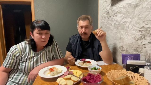 МУКБАНГ всей семьей | пельмени ? смотреть онлайн