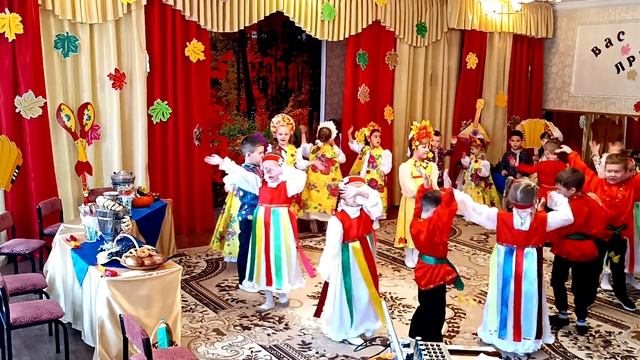 "ОСЕНЬ МИЛАЯ ШУРШИ" ПЕСНЯ - ХОРОВОД смотреть онлайн