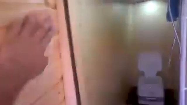 Из старого автобуса сделали передвижную БАНЮ.