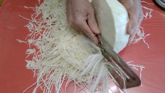 Квашеная капуста с семенами укропа.