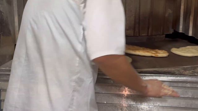 Barbari bread by Chinese baker in Iran: The secrets of barbarian bread смотреть онлайн