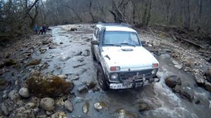 Нива езда по реке.