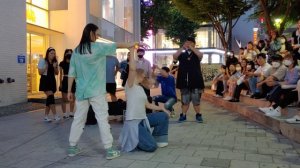 MONDAY. BLACK MIST. LIA. UNPREDICTED IMPROMPTU INTERACTIVE BOLD PERFORMANCE TO ONLOOKER. HONGDAE.
