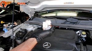 2014–2020 Mercedes-Benz GLA-Class X156 Check Engine Oil Level