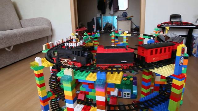 Владик играет в железную дорогу 1080HD смотреть онлайн