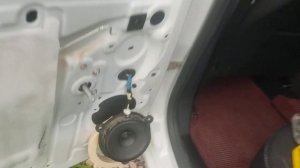 Замена штатных динамиков в Renault Logan 2 на DL Audio Barracuda 165