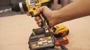 Powerful Dewalt DCD 999B New Flexvolt Advantage