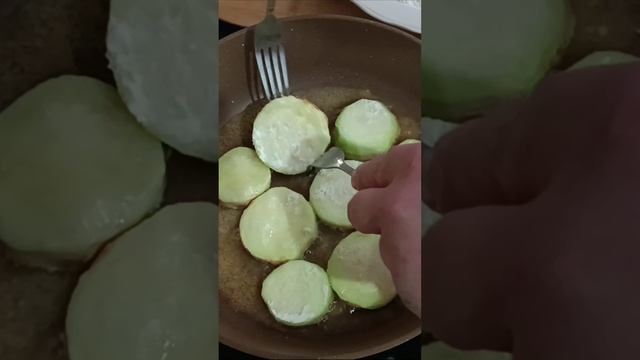 Один из простых, вкусных и доступных рецептов кабачков. Как вкусно приготовить кабачки. Кабачки