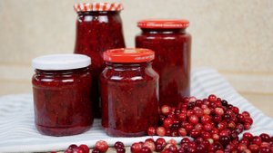 Полезнее не бывает  Клюква на зиму, цыганка готовит.