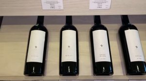 Богатый выбор вин в Wine&Vine