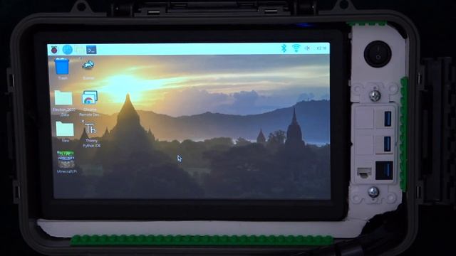 Portable Pi400 CyberDeck in a box смотреть онлайн