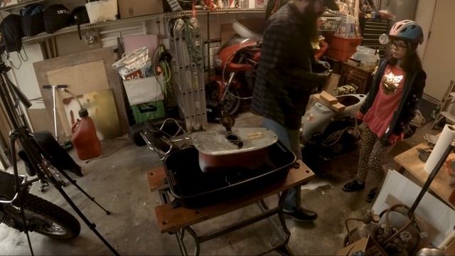 Smells Like Ass! - Gas Tank Removal and Cleaning - Vespa Rally Rebuild Part 1 смотреть онлайн