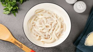 Кальмаровый салат с огурцом