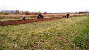 Пахота в свал самодельным трактором Mercedes плуг 2х30 homemade tractor