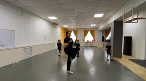 Танец «Ну погоди!» желтая группа. 1 часть