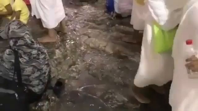 Ас-Сафа или аль-Марва? Кто знает, пишем ответ в комментариях, мечеть аль-Харам Мекка...