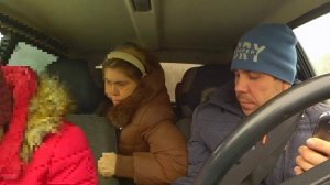 ПЬЯНЫЕ ПАССАЖИРКИ ИЩУТ ТЕЛЕФОН В ТАКСИ