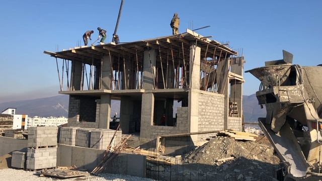 Строительство дома в Геленджике. Заливаем плиту перекрытия второго этажа. смотреть онлайн