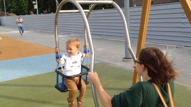 Качели для ребёнка и родителя смотреть онлайн