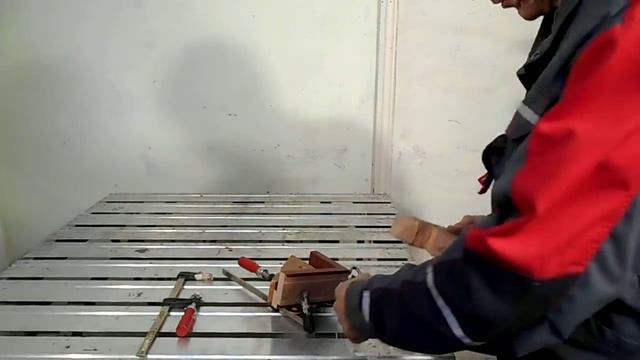 Самодельный угловой фиксатор дверной коробки. смотреть онлайн