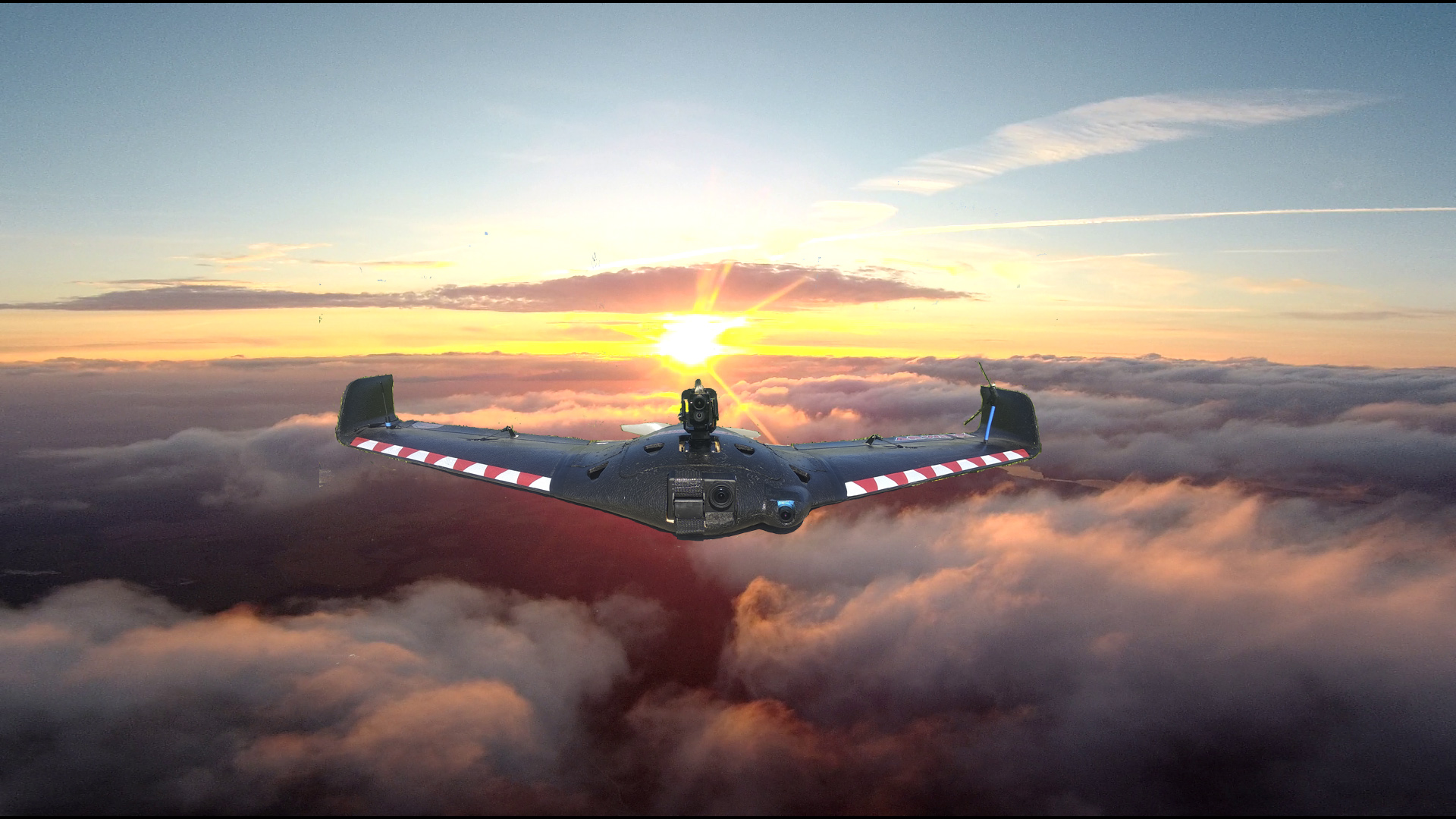 Потрясающий закат над облаками. смотреть онлайн