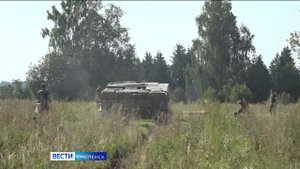 Первокурсники Смоленской военной академии войсковой ПВО прошли "обкатку танками"