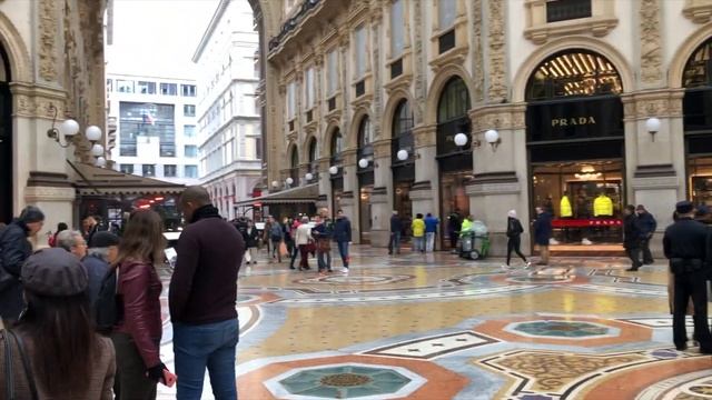 WHERE to SHOP in Milan ?? | Galleria Vittorio Emanuele II смотреть онлайн