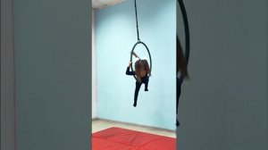 Воздушный номер на кольце