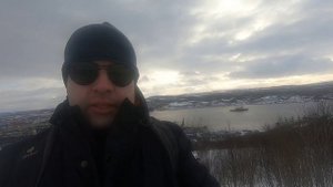 Один наушник играет тише решение за две секунды one earphone plays lower than the other, a solution