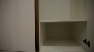 Шкаф с интегрированной ручкой в шпоне