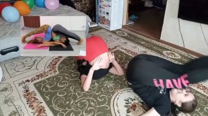 ПОВТОРЯЕМ ПОЗЫ ИЗ ЙОГИ (пытаемся)