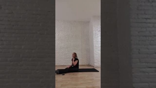 Продольный шпагат дома. Растяжка