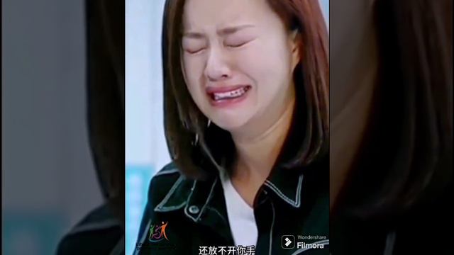 A beautiful woman with amputated legs is taking care of her children #amplife смотреть онлайн