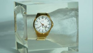 Часы в эпоксидной смоле.