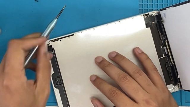 Como trocar o display do iPad Mini смотреть онлайн