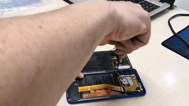 Замена Аккумулятора HONOR 10i, Как Заменить АКБ на HONOR 10i