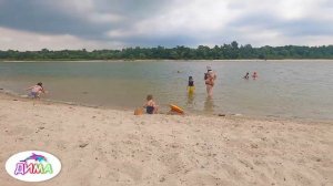 ПЛЯЖ БАССЕЙН ЛЕТО/ дети плавают и ныряют