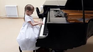 Б.Берлин "Марширующие поросята" ,исполняет Бехова Радалина 1 класс.