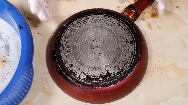 СУПЕРОЧИСТИТЕЛЬ для ПОСУДЫ! КАК ОЧИСТИТЬ Сковороду, Кастрюлю, Посуду ЗА 15 МИНУТ от НАГАРА и ЖИРА! смотреть онлайн