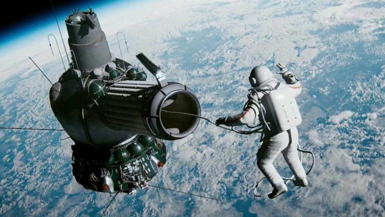 фото леонова в космосе