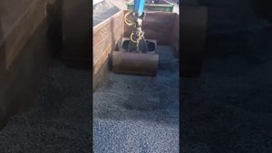 Разгрузка щебня из полувагона
