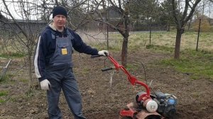 Вспашка земли мотоблоком