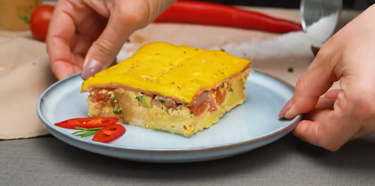 Гениальный ужин из хлеба и колбасы! Вкусный рецепт, готово за 30 минут.