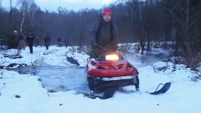 Первый снег 2015: снегоход форсирует реку. Airsoft game смотреть онлайн