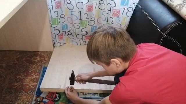 Сделал стол для сборки пазлов или игры в настольные игры
