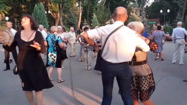 ШЛЁПАЛИ ШЛЁПКИ, МОИ ПЯТКИ! ЛЕТО 2021 ХАРЬКОВ ПАРК ГОРЬКОГО смотреть онлайн