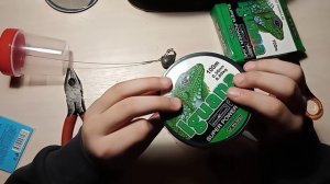 Самодельная кормушка из пластиковой банки!