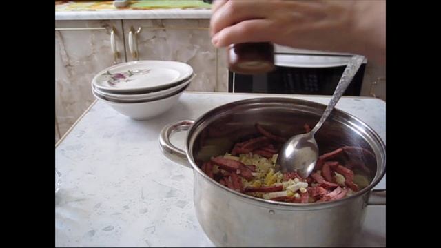 САЛАТ С ФАСОЛЬЮ И КОЛБАСОЙ. ПРОСТОЙ САЛАТ С ФАСОЛЬЮ. Салат к празднику. смотреть онлайн