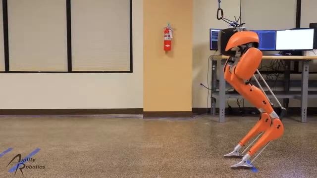Робот Cassie научился подниматься по лестнице смотреть онлайн